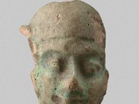 Aeg F 71  Aeg F 71, Kopf, Grüne Fayence, H 2,8 cm, B 2,4 cm, T 3,0 cm : Bestandskatalog Ägypten, Museumsfoto: Claus Cordes
